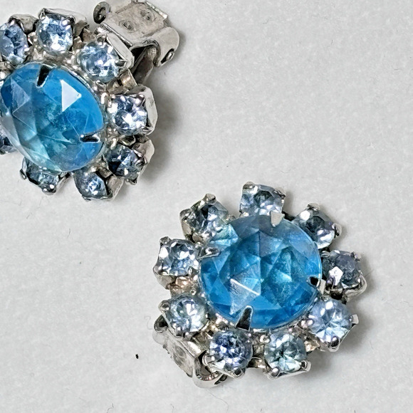 Vintage Blue Rhinestone Prong Set Clip On Earrings Silver-tone - Picture 14 of 15